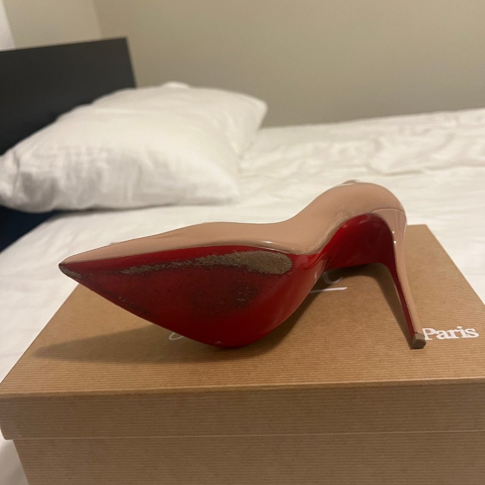 Christian Louboutin So Kate Patent Pointed-Toe Heels - Size 38.5 - Picture 3 of 7